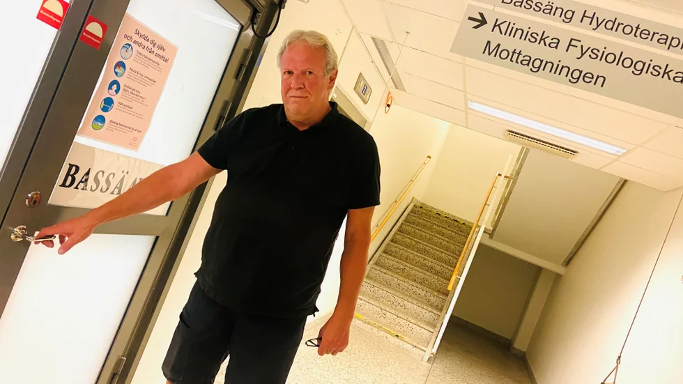 "Det har varit helt fantastiskt att få komma hit och träna två dagar i veckan. Det blev som min livlina", säger Bobby Svensson som nu inte längre får fortsätta rehabträna i sjukhusbassängen.