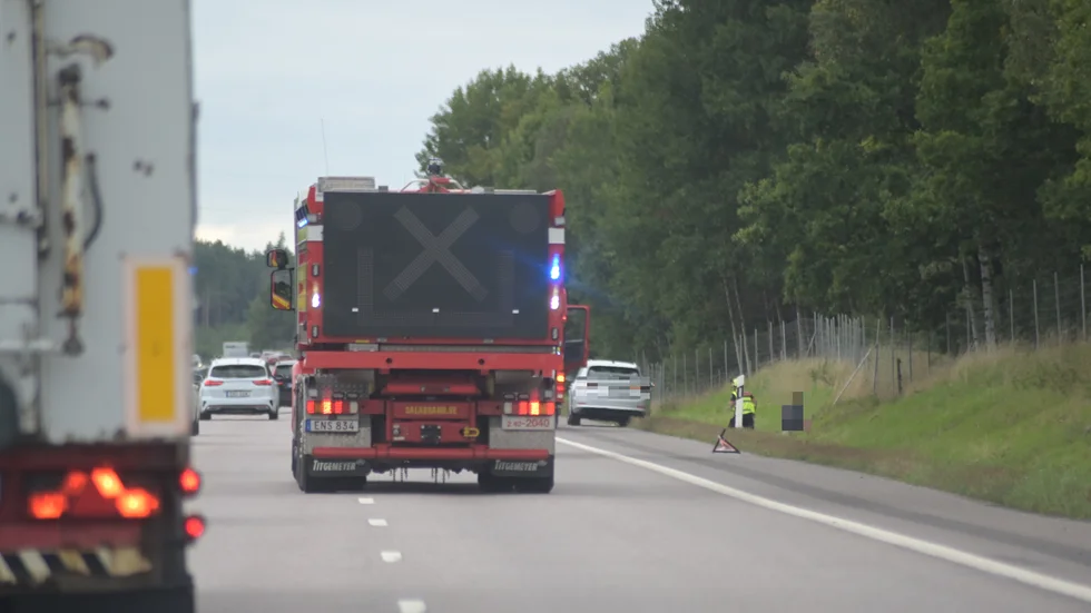 Polis och räddningstjänst larmades ut till E4 under onsdagseftermiddagen.