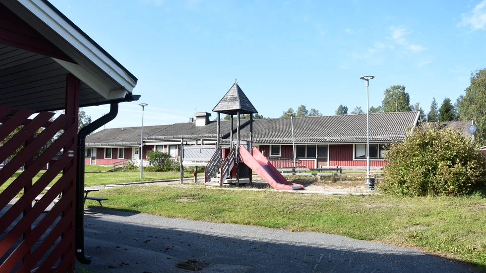 Gamla Skurholmens förskola. Infrastruktur- och servicenämnden har beslutat att riva byggnaderna. Samhällsbyggnadsutskottet föreslår att två gruppstäder ska byggas på tomten.
