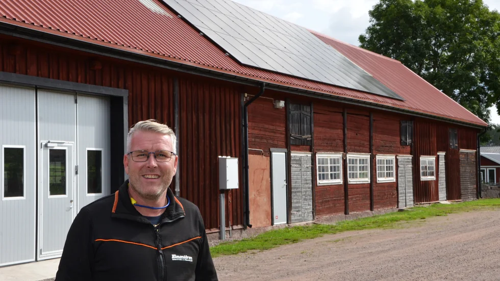 "Det fantastiska med solceller är att inte ta något från någon annanstans", säger han.