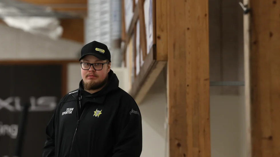 Johan Kåhlin anser att Vita Hästen är ett väldigt bra hockeylag och att det inte var helt oväntat att hans tjejer förlorade. "Tråkigt att vi inte fick spräcka nollan".
