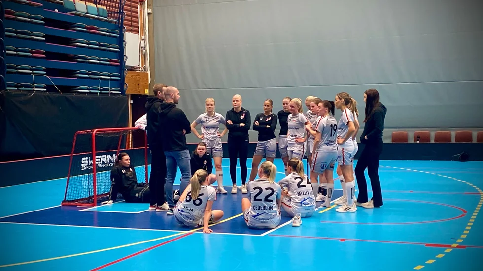 Det var svidande nära att FBC Katrineholm vann matchen hemma i Duveholmshallen. Utöver de fem gjorda målen hade de otaliga träffar i både stolpe och ribba.