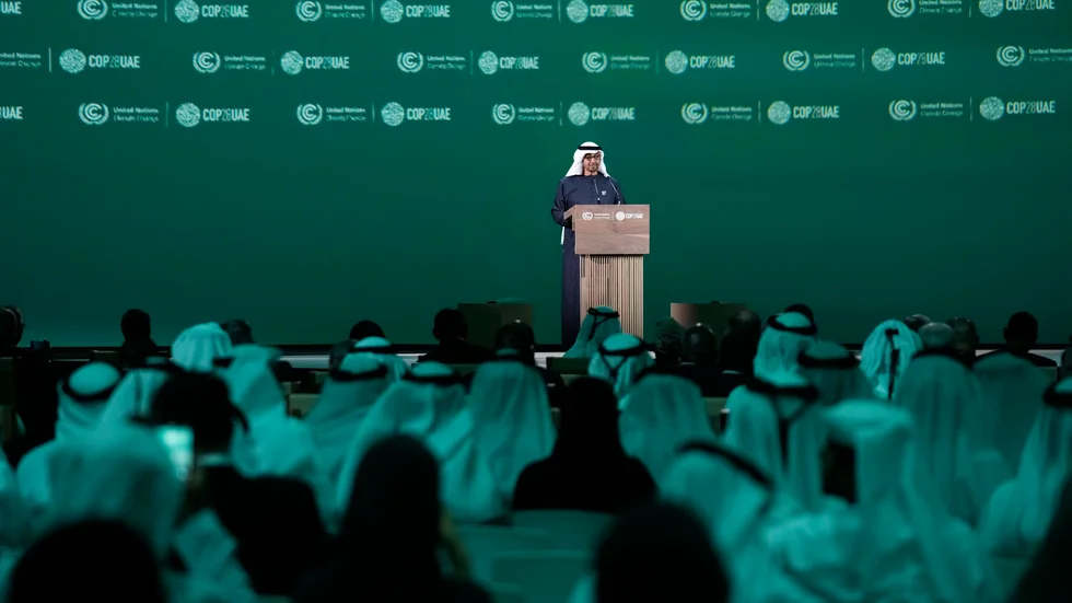 Sheikh Mohammed bin Zayed Al Nahyan, president i Förenade arabemiraten, talar på öppningsceremoin under fredagen på FN:s klimatmöte COP28.