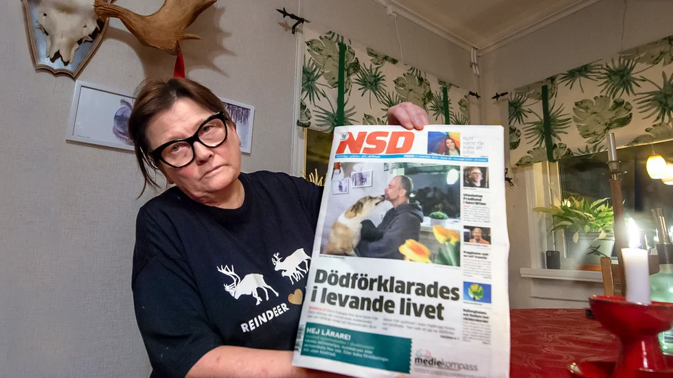 För ett år sedan registrerades hennes man Kent felaktigt som död. Idag är han inte längre i livet och nu nekas hans dödsbo ersättning för lidande. "Jag skiter i pengarna. Men Kent ska ha upprättelse", säger Eva Hjelm.