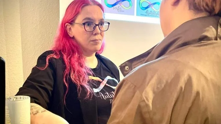 Helene Stenbro är utbildare, autist, fembarnsmamma och driver kontot autistiskt perspektiv. 