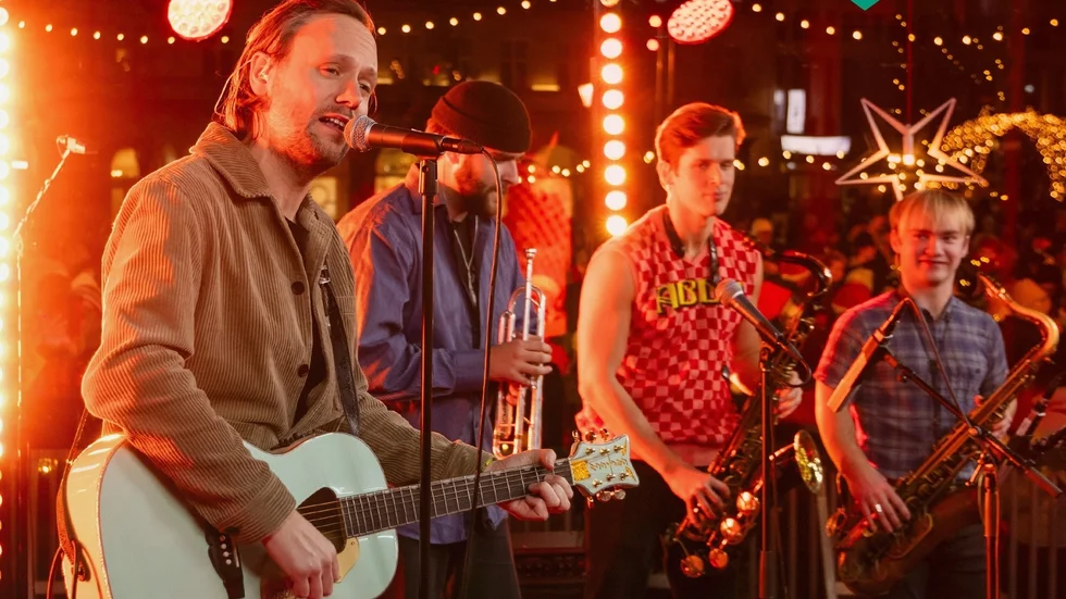 Katrineholmaren Linus Lindholm, som är enmansbandet Danzbanderz, uppträdde i Musikhjälpen.