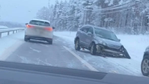 Vid lunchtid inträffade en trafikolycka på E4 i höjd med Norrfjärden.