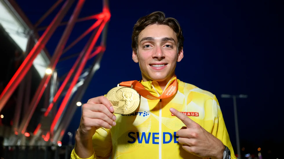 Armand "Mondo" Duplantis med VM-guldet. Arkivbild