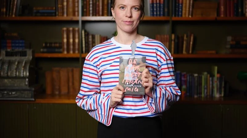 Journalisten och författaren, Linda Jones, har nominerats till Augustpriset i Årets svenska barn- och ungdomsbok.
