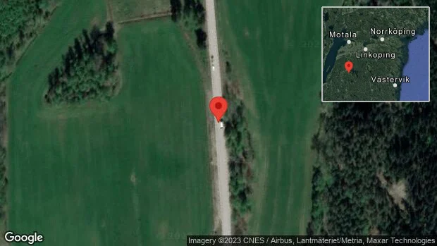 Träd över vägen påverkar trafiken