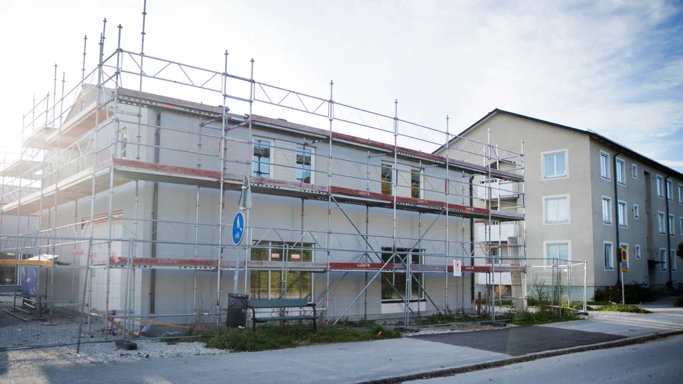 De nya lägenheterna i Hemse, med vy från Ängsgatan. En smart placering av nya bostäder då det fanns utbyggd infrastruktur i form av bland annat VA.