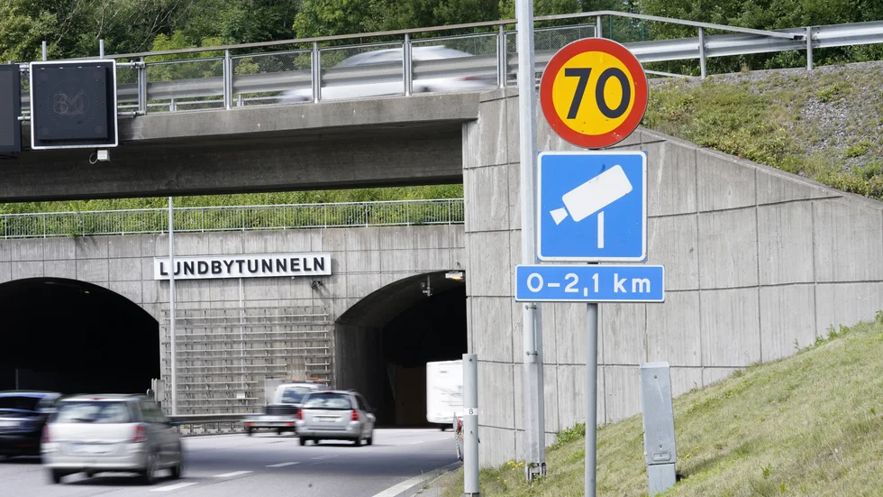 Trafikverket efterfrågar ett formellt regeringsuppdrag till dem och polisen för att utreda möjligheten att mäta snitthastighet mellan fartkameror. Arkivbild.