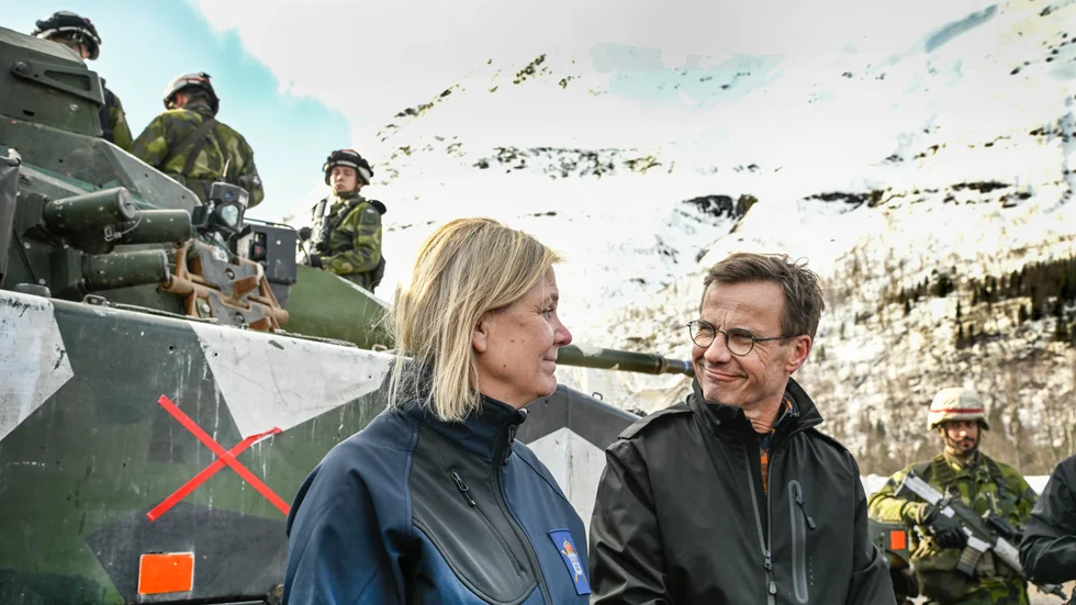 Magdalena Andersson och Ulf Kristersson (här på Natoövning i Norge förra vårvintern) bör ta sitt ansvar som normsättande regeringsbärarpartier och se till att sätta stopp för koranbränningarna.