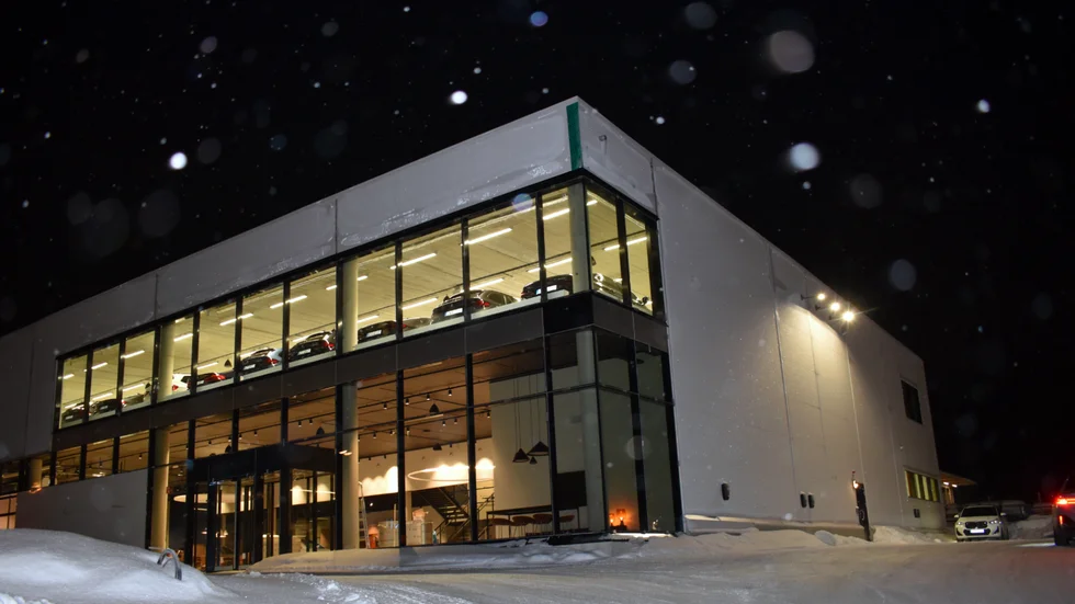 Den nya platsen på Tjärnvägen ligger nära flera andra bilhandlare i Skellefteå. 