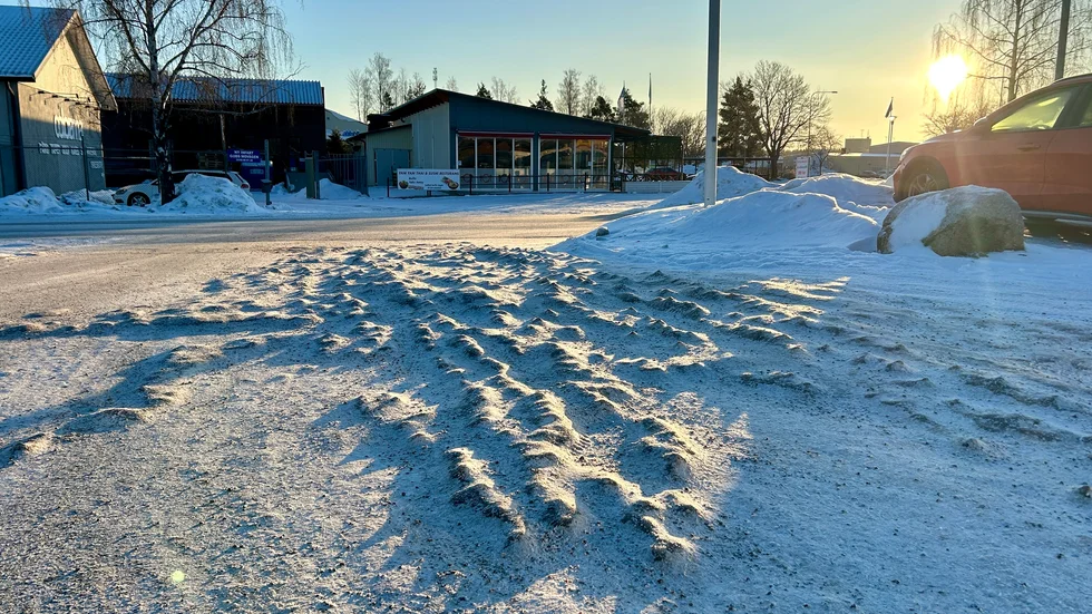 Det råder puckelpist på parkeringen vid Ica Maxi. 