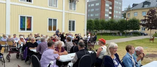 Överraskades av hela 115 våffelsugna gäster