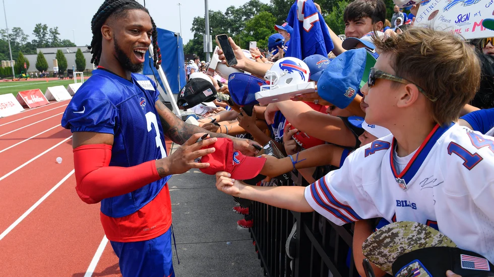 Stort intresse när Buffalo Bills Damar Hamlin gjorde träningscomeback efter hjärtstoppet i januari.