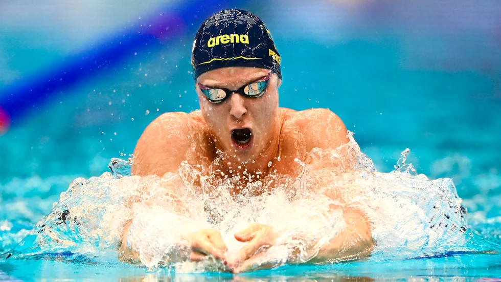 Fjolårets VM-tvåa Erik Persson slogs ut redan i semifinalen på 200 meter bröstsim.
