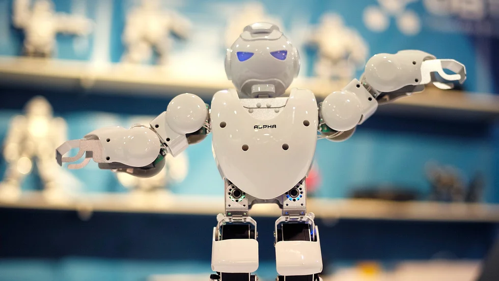 För ett par år sedan var en dansande robot höjden av barnleksaker. Så är  det inte längre. Det går väldigt fort och vi måste se till att hänga med i utvecklingen.