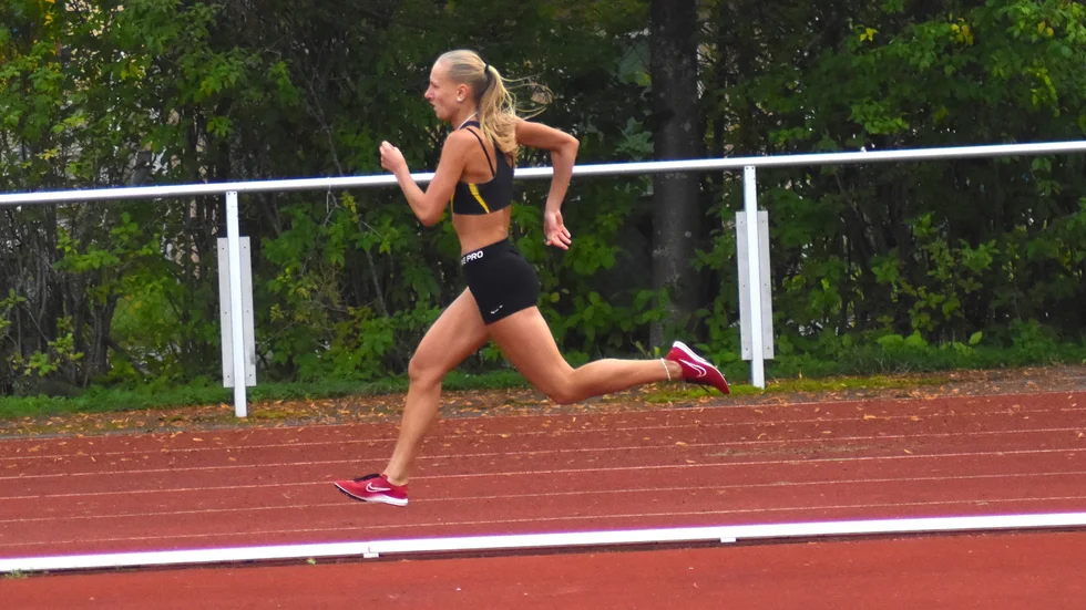 Thea Norlund toppar tre distanser i Västerbotten, 400, 800 och 1 500 meter. Ändå blev säsongen inte som hon hoppats på grund av hjärtbesvär. Kommer det stora genombrottet 2024?
