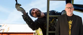 "I’m not a bloody debt collector – I want to give you money!"
