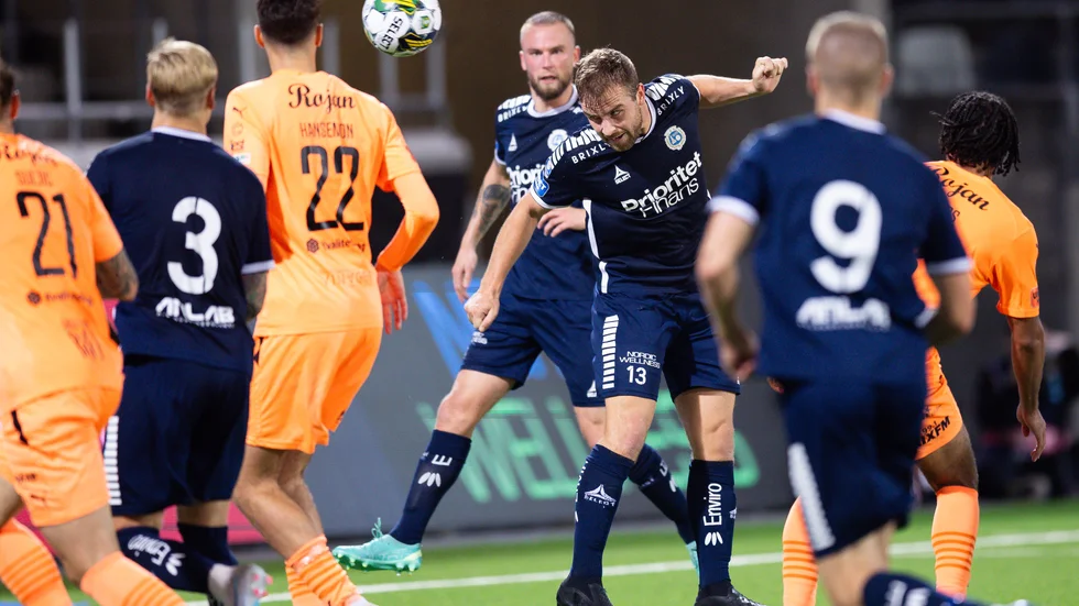 Utsiktens Erik Gunnarsson nickar in 1-1 i 85:e minuten och AFC tappar därmed segern på Bravida Arena.