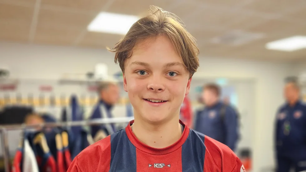 14-årige Arvid Skoog har skrivit in sig i historieböckerna. Under onsdagen noterades han för både mål och assist i sin tävlingsdebut i allsvenska supercupen. Prestationen gör att han är den yngsta spelaren att göra något liknande sedan KVBS bildande 2007.