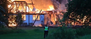 Brand bröt ut i ladugård – brann ner till grunden