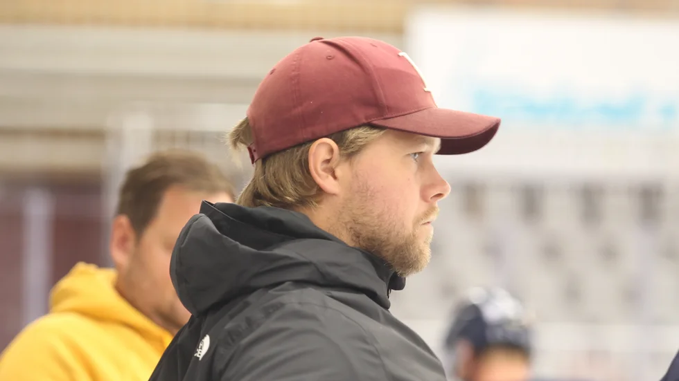 Victor Öhman fortsätter som sportchef i Västerviks IK.