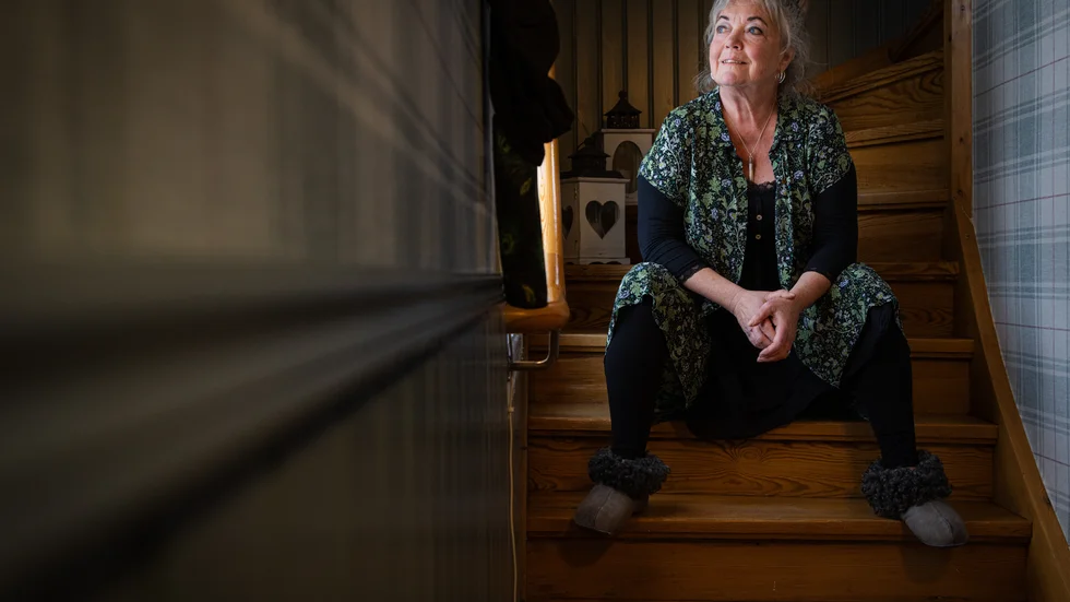 Carina Glenning bor med sin man och husdjur i ett hus på landet i trakten av Stjärnorp. 