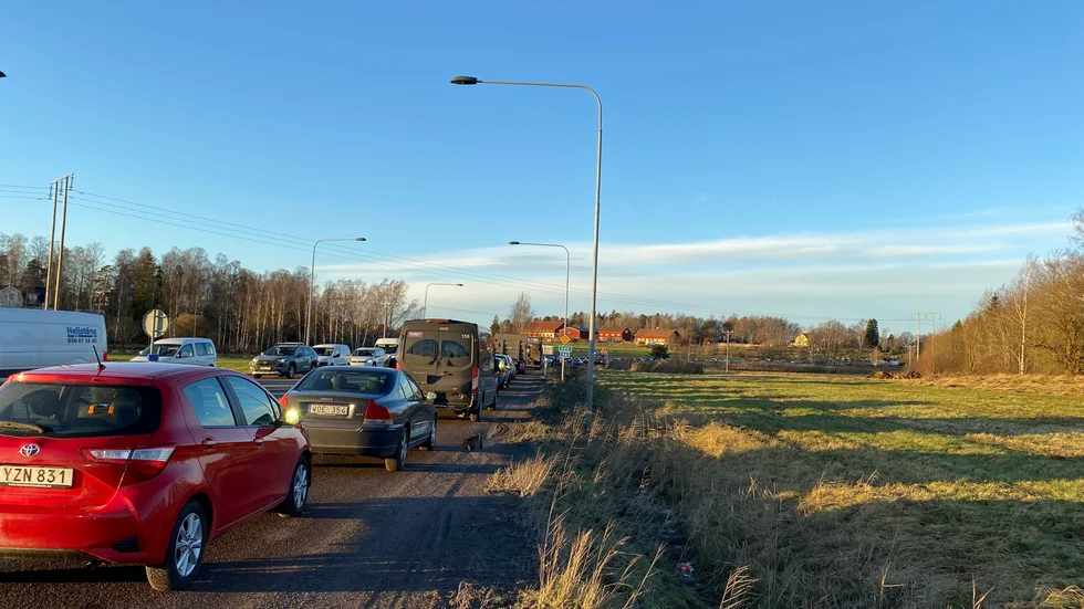 Köer vid Tuna Park efter olyckan.