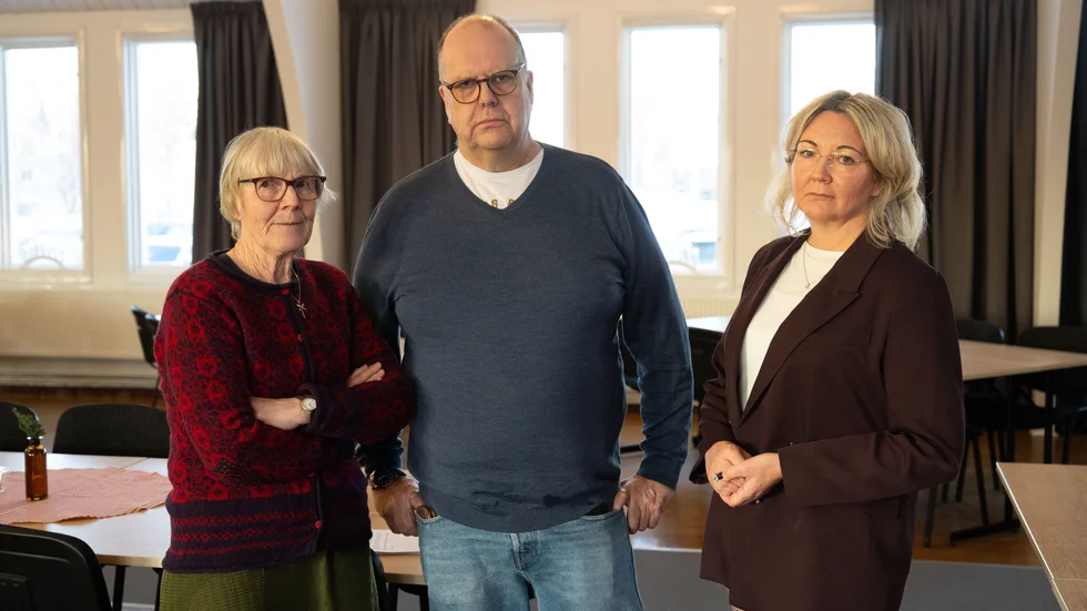 Socialnämnden i Piteå gör ett minusresultat på 44, 4 miljoner kronor. Från vänster: Vice ordförande Britta Lysholm (C), nämdens ordförande Sven-Gösta Pettersson (S) samt socialchefen Eva Börjesson Öman.