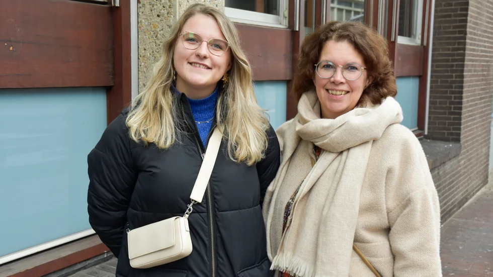 Amersfoort-borna Femke och Sanny tror inte att utflyttade premiärministerkandidaten Dilan Yesilgöz-Zegerius kan räkna med så starkt stöd från sin hemstad i veckans val.