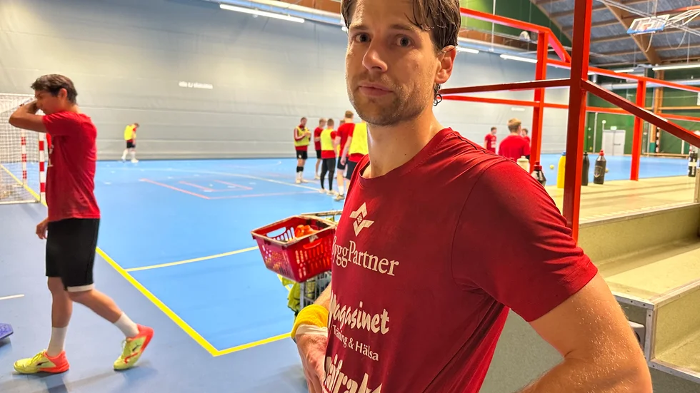 Gustav Odeheim, EHF-kaptenen som bara sköt ett par straffar senast i förlustmatchen uppe i Borlänge på grund av den odefinierbara smärtan i baksidan av vänster knä. Nu hoppas han på spel mot Uppsala HK på lördag 16.00, en match som livesänds på eposten.se.