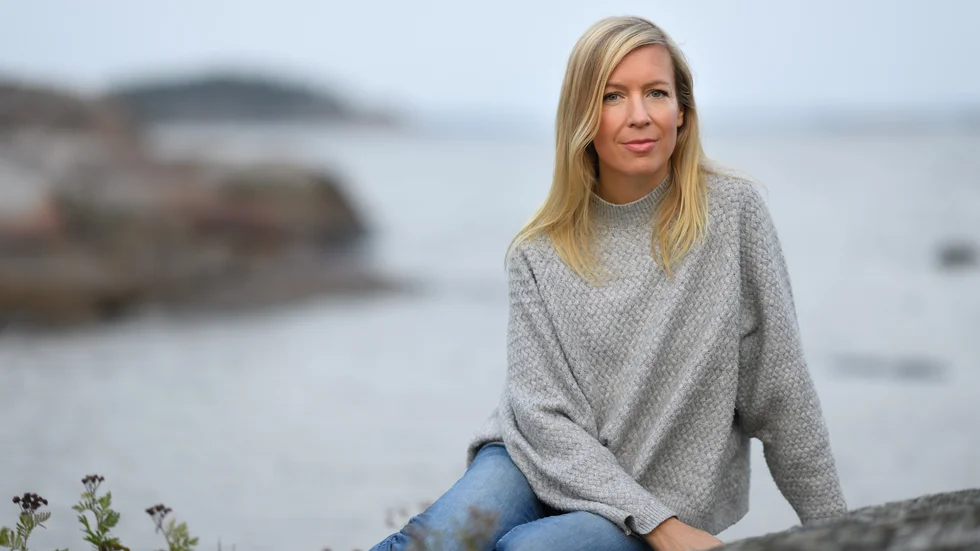 Författaren Karin Collins  har haft hjälp av lokalhistoriker i skapandet av sin bok om en komplicerad period i hemstadens historia. Hennes farföräldrar upplevde evakueringen.
