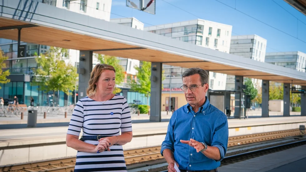 Ulf Kristersson (M) besökte Resecentrum tillsammans med kommunalrådet Therez Almerfors (M) och lovade finansiering för fyra järnvägsspår. 