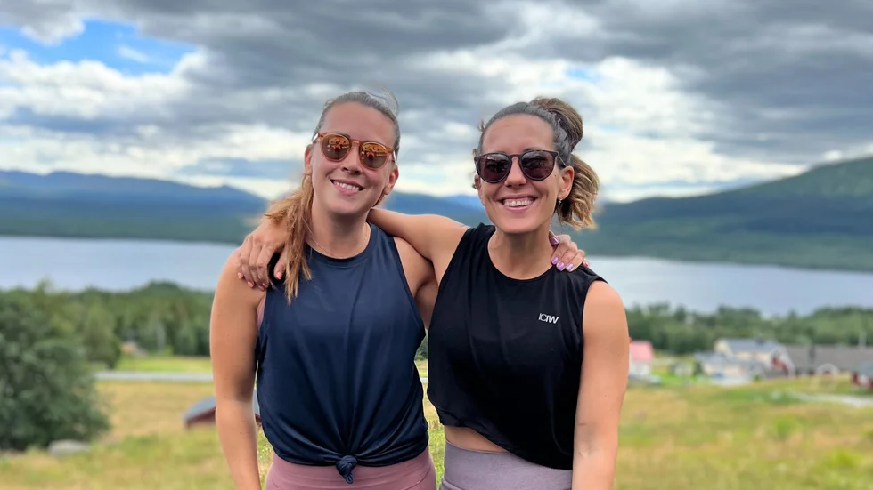 Till vänster: Lina Sönnerlid och till höger: Carola Ranmo. Tillsammans driver de träningsbolaget CR fitness sedan 2019.