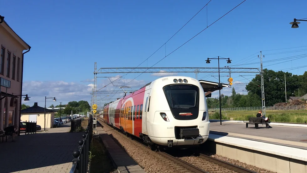 Framtidens tågpendling norr ut från Motala råder det delade meningar om mellan regionens partier.