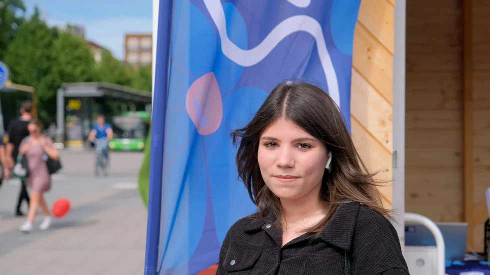 Förstagångsväljaren Aisha Abdullah rivstartar genom att bli medlem i SD.