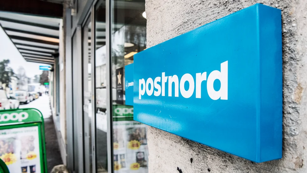 Insändarskribenten bor på landet och tvingas åka till en Coopbutik för att hämta sina paket, som får plats i brevlådan.