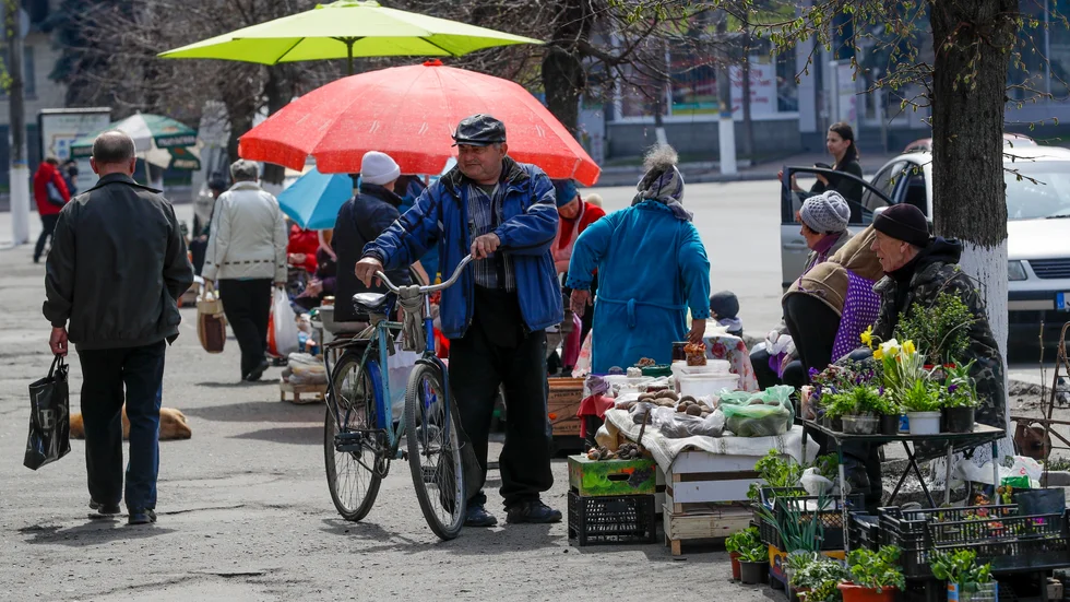 Grönsaksförsäljare i Vasilkiv söder om Kiev i april.