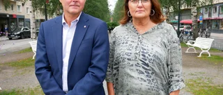 "Idag när man ringer sin hälsocentral eller sjukstuga nås man alltför ofta av en telefonsvarare som uppger att tiderna för dagen är slut"
