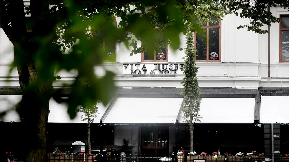Restaurangen och nattklubben Vita Huset får inte längre servera alkohol. Miljö- och räddningstjänstnämnden beslutade vid sitt sammanträde under onsdagen att återkalla tillståndet med omedelbar verkan. Beslutet har överklagats av bolaget som driver Vita huset.