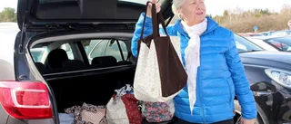 Tove, 68, från Eskilstuna syr sina egna bärkassar