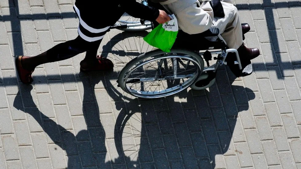 Inga-Kari Fryklund har som mål att få regeringen att höja assistansersättningen.  FOTO: TT