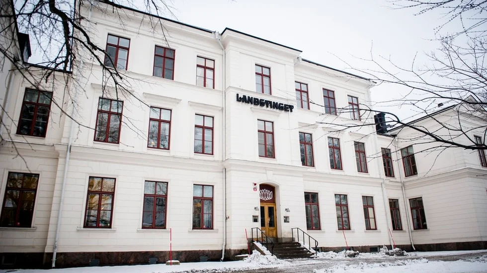 Landstinget tvingas skjuta till tio miljoner kronor till ett av sina bolag, som går med kraftigt underskott. Pengarna tas från egna kapitalet.