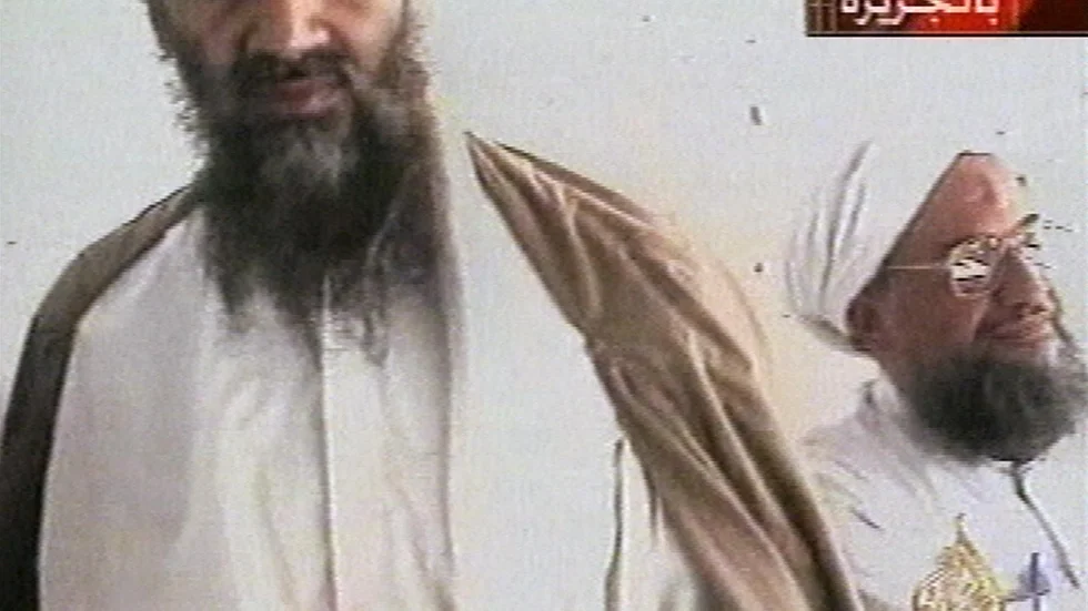 En odaterad bild på al-Qaidas två tidigare ledare: Usama bin Ladin samt Ayman al-Zawahiri. Bägge har dödats i amerikanska attacker. Arkivbild