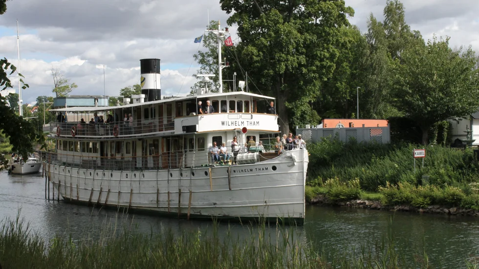 Strax innan 16 på onsdagen nådde Wilhelm Tham Motala hamn. Fartyget kom från Söderköping med 43 passagerare och en besättning på nio personer. Det är "Lilla kanalresan" som går mellan orterna från juni till början av augusti.