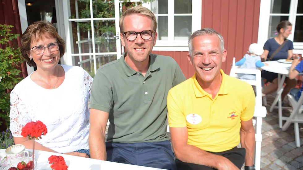 Gudrun Brunegård och Andreas Carlsson, båda KD, träffade vd:n Jocke Johansson under sitt besök i Astrid Lindgrens Värld, för att bland annat diskutera svårigheten att rekrytera personal till besöksnäringen. 