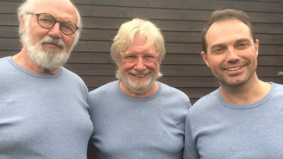 Kvällstkvittrets programvärd Leif Linnskog, klarinett och saxofon, står för musiken tillsammans med Janolov Sjöberg, trummor och Robert Linnskog, klaviatur.
